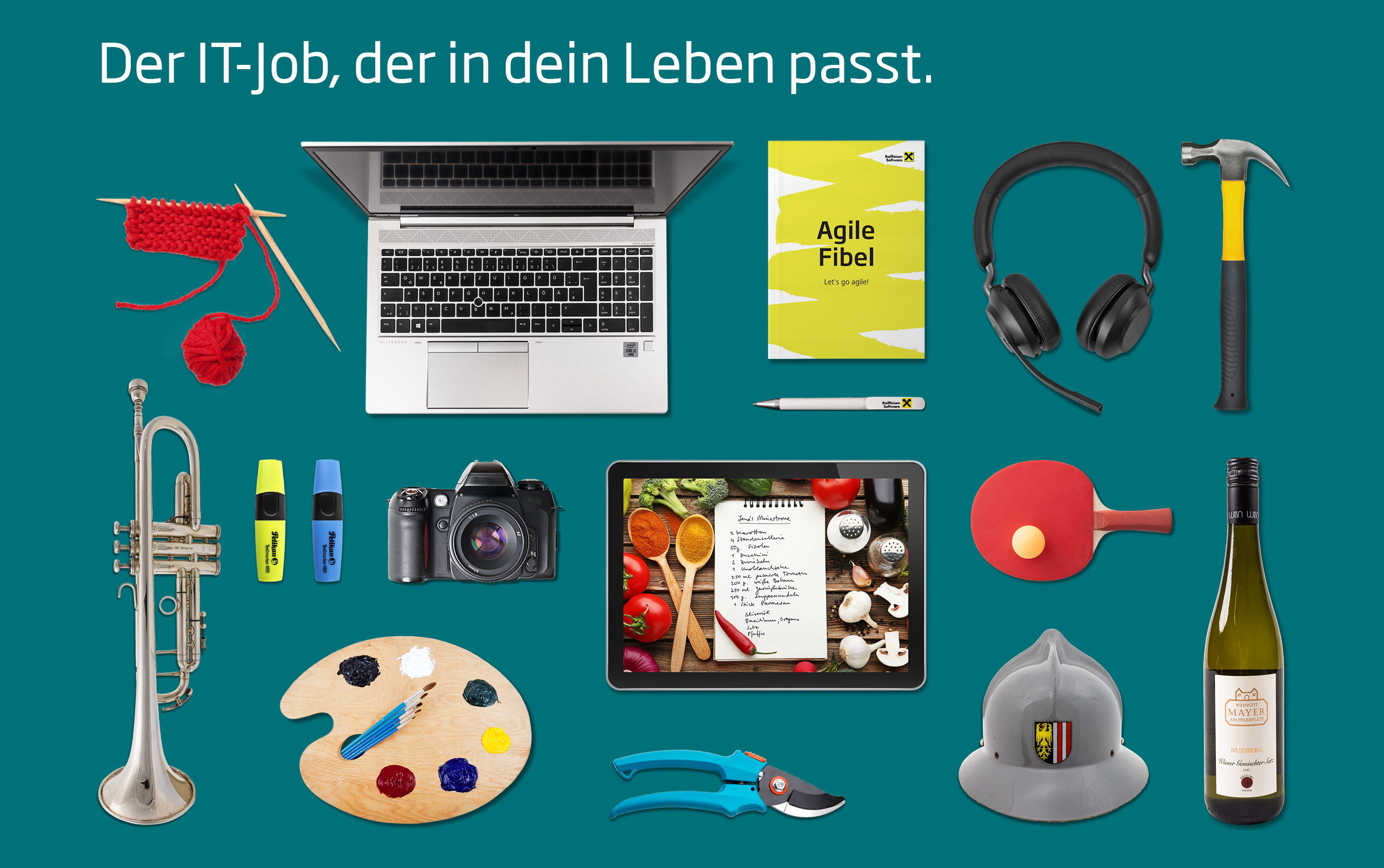 Objekte aus dem Arbeits  sowie dem Freizeitleben auf petrolfarbenem Hintergrund, darunter Strickzeug, Trompete, Farbpalette, Kamera, Gartenschere, Hammer, Tischtennisschl&auml;ger, Headset und Laptop. Text: &bdquo;Der IT Job, der in dein Leben passt.&ldquo;